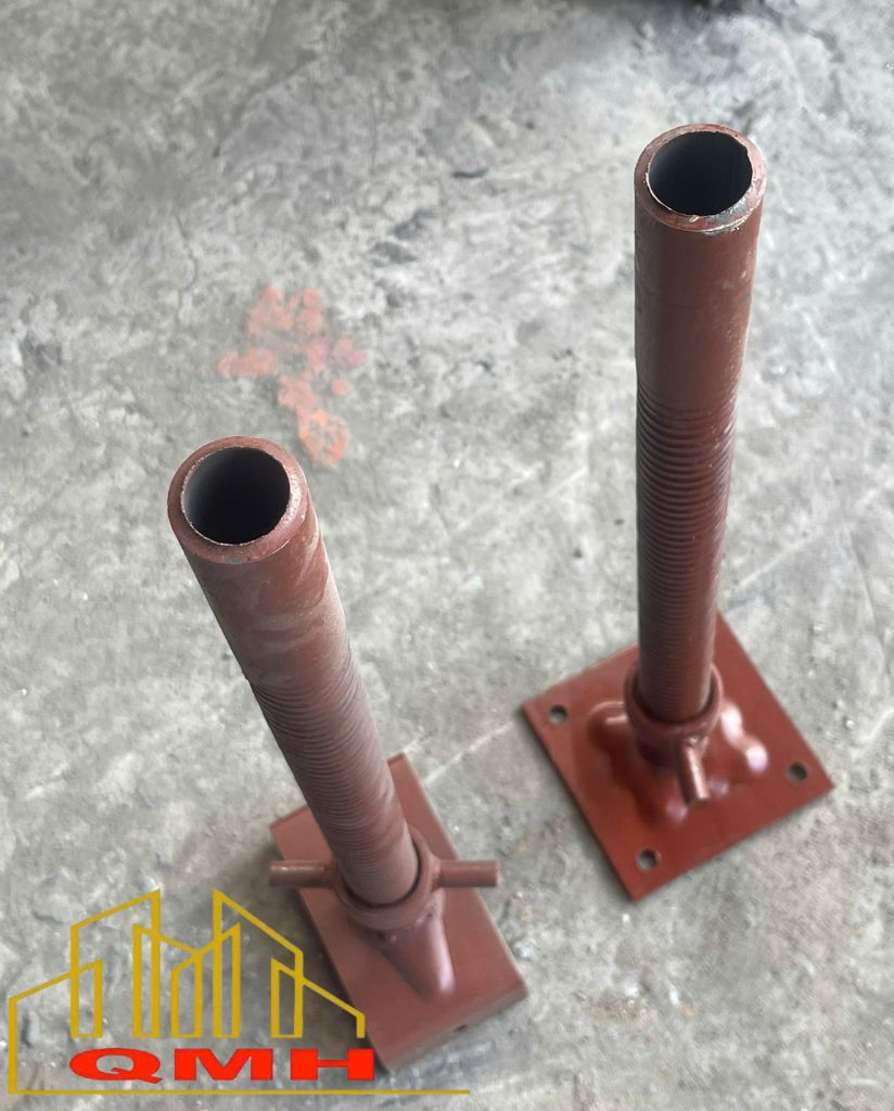 So sánh kích chân và kích đầu giàn giáo chất lượng