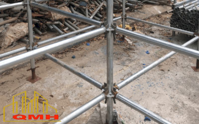 Kích tăng bằng dùng cho chân giàn giáo