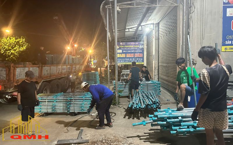 Tăng ca sản xuất giáo nêm chịu lực