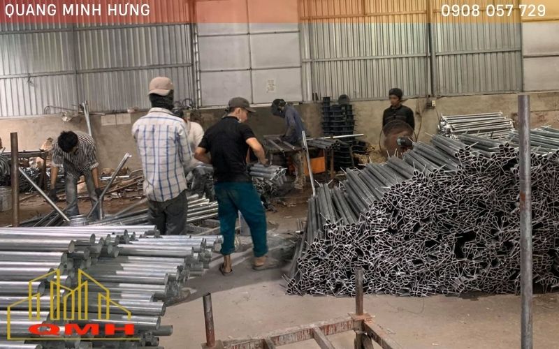 Kiểm tra chất lượng tại xưởng sản xuất giàn giáo nêm