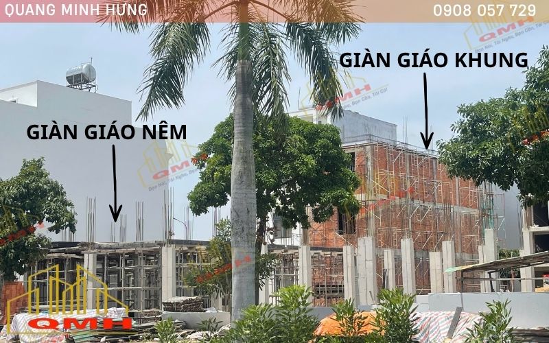 Dùng lẫn giàn giáo khung và nêm