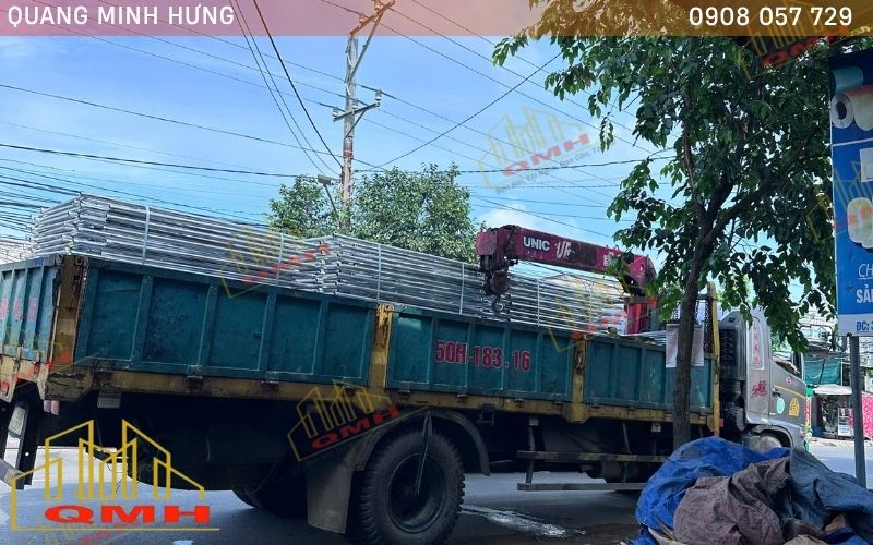 Xe hàng giàn giáo khung cho công trình dân dụng