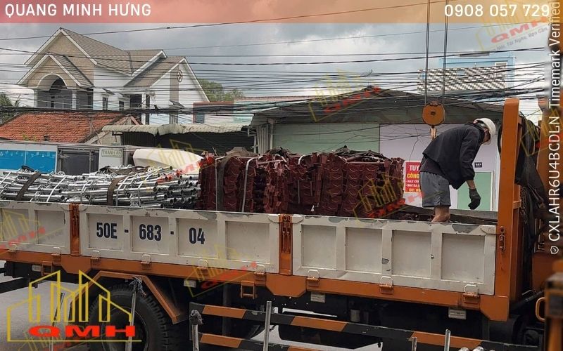 Xe chở hàng tại Quang Minh Hưng